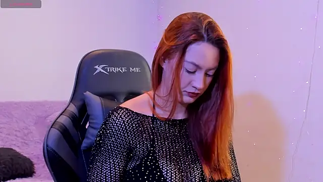 Snapshot of Amypond__ chatting on 10-30-25, 10:13 Amypond online show from 10-30-25, 10:13