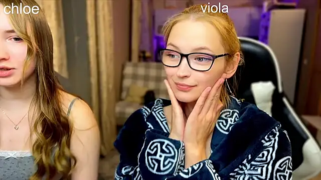 Snapshot of ChloeMillerMeow chatting on 10-03-25, 10:33 ChloeMillerMeow online show from 10-03-25, 10:33