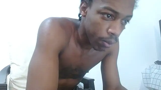 Snapshot of Larry-n-clouds chatting on 02-25-26, 08:30 Larry-n-clouds online show from 02-25-26, 08:30