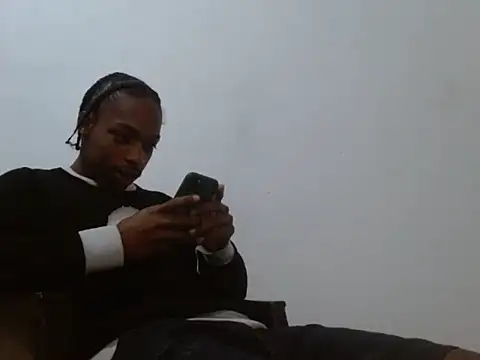 Snapshot of Larry-n-clouds chatting on 02-10-26, 04:50 Larry-n-clouds online show from 02-10-26, 04:50