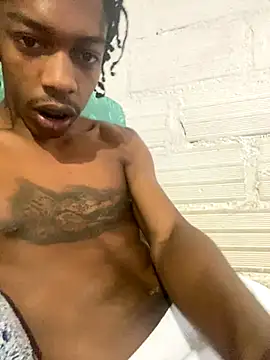 Larry-n-clouds online show from 11-30-25, 01:01