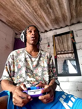 Larry-n-clouds online show from 11-28-25, 05:02