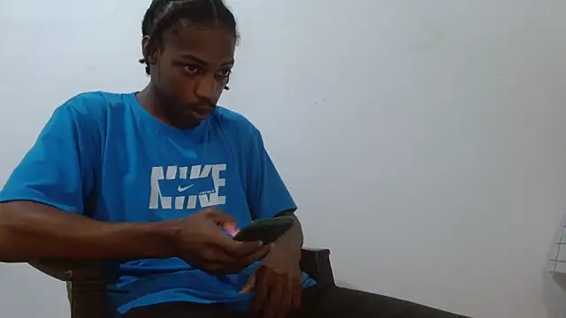 Snapshot of Larry-n-clouds chatting on 02-16-26, 04:05 Larry-n-clouds online show from 02-16-26, 04:05