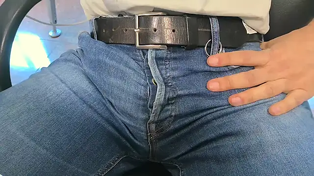 alessandroman2114 online show from 04-08-26, 04:30