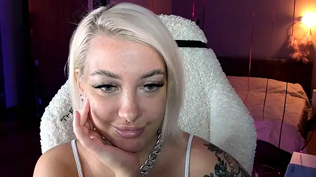 Snapshot of tykioty_Miley chatting on 03-02-25, 03:19 tykioty Miley online show from 03-02-25, 03:19
