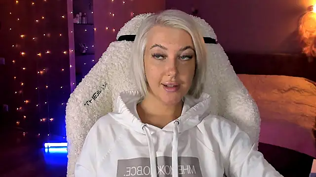 Snapshot of tykioty_Miley chatting on 01-29-25, 02:21 tykioty Miley online show from 01-29-25, 02:21