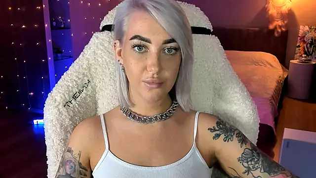 Snapshot of tykioty_Miley chatting on 10-23-25, 03:21 tykioty Miley online show from 10-23-25, 03:21