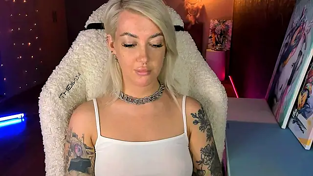 Snapshot of tykioty_Miley chatting on 05-15-26, 01:42 tykioty Miley online show from 05-15-26, 01:42