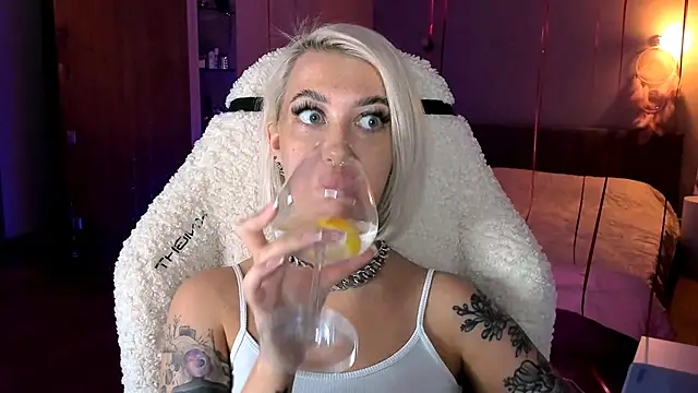 Snapshot of tykioty_Miley chatting on 03-01-25, 06:21 tykioty Miley online show from 03-01-25, 06:21