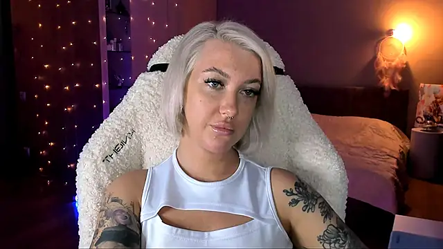 Snapshot of tykioty_Miley chatting on 01-28-25, 03:46 tykioty Miley online show from 01-28-25, 03:46