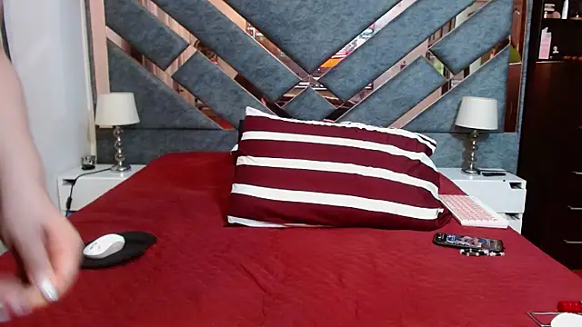 KarlaTesg online show from 11-25-25, 09:15