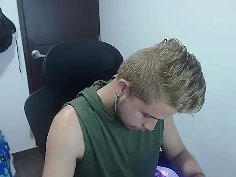 JOHANLEON1 online show from 10-10-25, 03:46