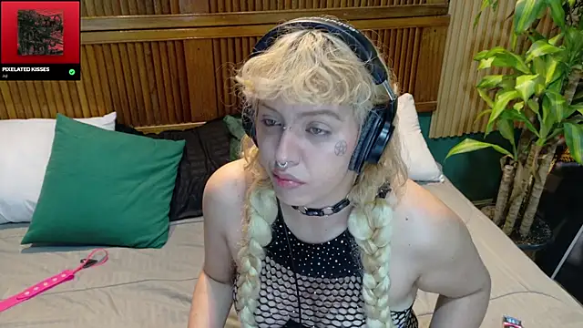 Snapshot of Eli666uwu chatting on 10-16-25, 12:30 Eli666uwu online show from 10-16-25, 12:30