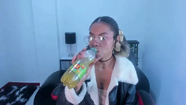 stacie  rouse online show from 02-19-25, 04:34