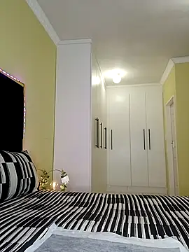 DarkButterfly99 online show from 10-18-25, 07:21