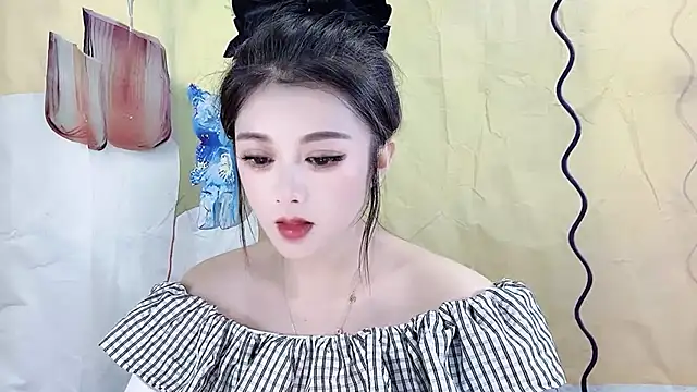 Snapshot of VIWVI chatting on 10-15-25, 05:28 VIWVI online show from 10-15-25, 05:28