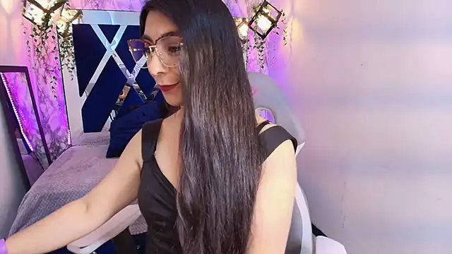 Karla hernandez  online show from 09-24-25, 12:00