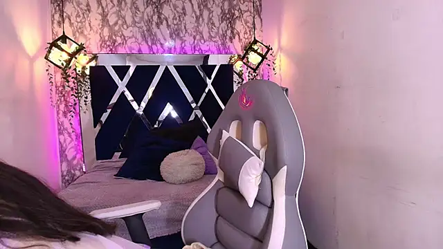 Karla hernandez  online show from 10-17-25, 11:56