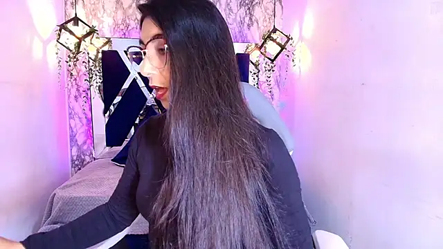 Karla hernandez  online show from 10-18-25, 11:34