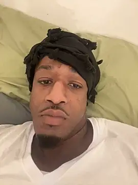 Snapshot of ThatDickSexy2 chatting on 12-21-25, 06:26 ThatDickSexy2 online show from 12-21-25, 06:26