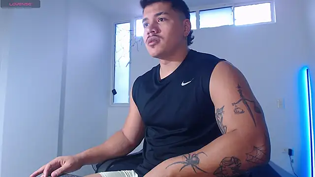 Snapshot of paulo_allen chatting on 10-22-25, 12:59 paulo allen online show from 10-22-25, 12:59