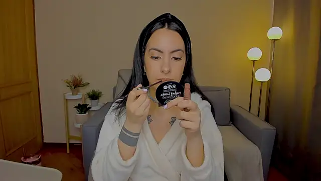 miadaniells hot online show from 11-28-25, 03:23