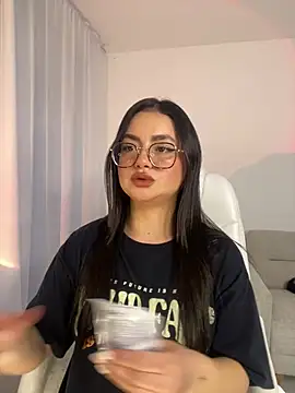 Snapshot of montmariana chatting on 02-17-25, 11:33 montmariana online show from 02-17-25, 11:33