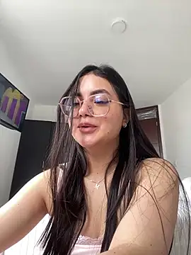Snapshot of montmariana chatting on 01-26-25, 04:41 montmariana online show from 01-26-25, 04:41