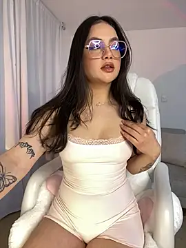 Snapshot of montmariana chatting on 12-28-24, 02:22 montmariana online show from 12-28-24, 02:22