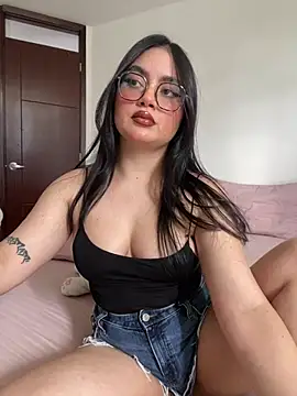 Snapshot of montmariana chatting on 06-25-26, 05:07 montmariana online show from 06-25-26, 05:07