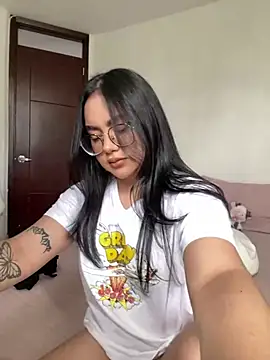 Snapshot of montmariana chatting on 07-09-26, 04:39 montmariana online show from 07-09-26, 04:39