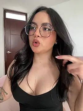 Snapshot of montmariana chatting on 06-17-26, 09:47 montmariana online show from 06-17-26, 09:47