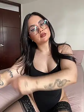 Snapshot of montmariana chatting on 06-18-26, 07:19 montmariana online show from 06-18-26, 07:19