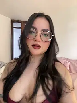 Snapshot of montmariana chatting on 05-27-26, 02:35 montmariana online show from 05-27-26, 02:35