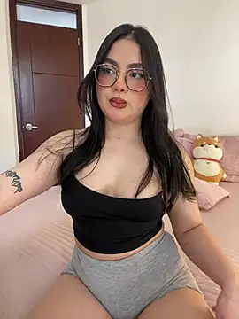 Snapshot of montmariana chatting on 05-06-26, 05:28 montmariana online show from 05-06-26, 05:28