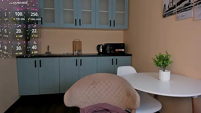 LinaVolberg online show from 12-20-25, 12:41