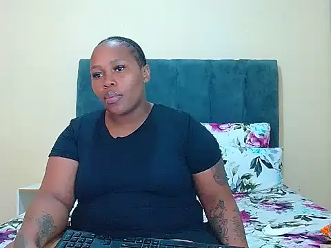 curvycloe1 online show from 05-13-26, 12:12