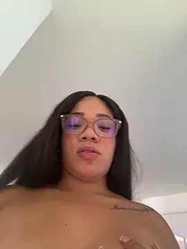 Snapshot of ashley_Tompson1 chatting on 04-25-26, 01:41 ashley Tompson1 online show from 04-25-26, 01:41
