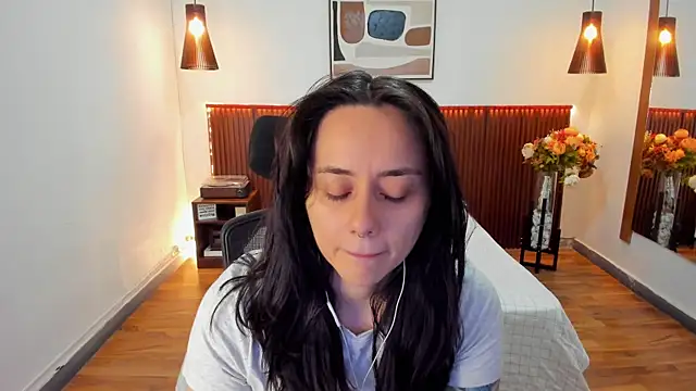 Snapshot of KatherineBond chatting on 07-04-26, 03:38 KatherineBond online show from 07-04-26, 03:38