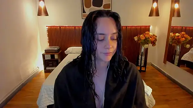 Snapshot of KatherineBond chatting on 05-29-26, 07:09 KatherineBond online show from 05-29-26, 07:09