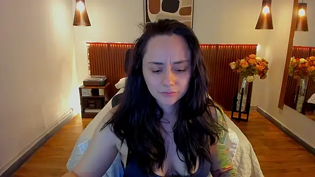 Snapshot of KatherineBond chatting on 05-28-26, 07:09 KatherineBond online show from 05-28-26, 07:09