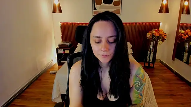 Snapshot of KatherineBond chatting on 07-18-26, 06:16 KatherineBond online show from 07-18-26, 06:16