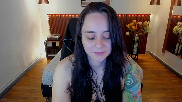 Snapshot of KatherineBond chatting on 05-08-26, 07:06 KatherineBond online show from 05-08-26, 07:06