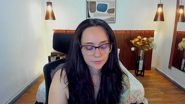 Snapshot of KatherineBond chatting on 05-06-26, 06:45 KatherineBond online show from 05-06-26, 06:45