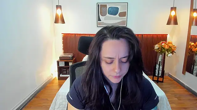 Snapshot of KatherineBond chatting on 07-08-26, 04:07 KatherineBond online show from 07-08-26, 04:07