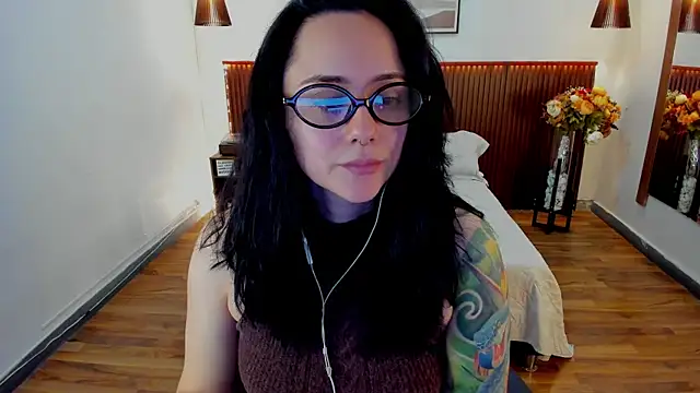 Snapshot of KatherineBond chatting on 07-23-26, 05:31 KatherineBond online show from 07-23-26, 05:31