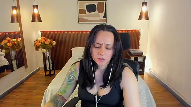 Snapshot of KatherineBond chatting on 06-15-26, 07:24 KatherineBond online show from 06-15-26, 07:24