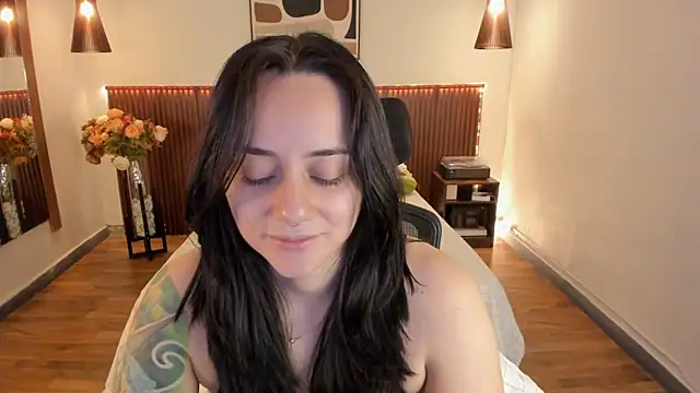 Snapshot of KatherineBond chatting on 06-14-26, 03:57 KatherineBond online show from 06-14-26, 03:57