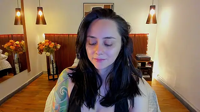 Snapshot of KatherineBond chatting on 06-16-26, 06:41 KatherineBond online show from 06-16-26, 06:41
