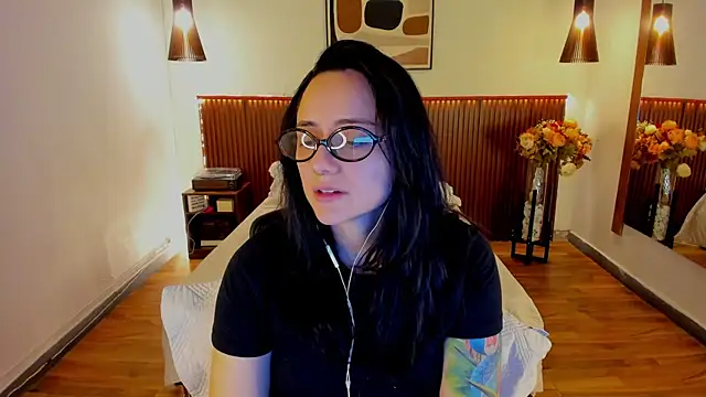 Snapshot of KatherineBond chatting on 07-29-26, 04:28 KatherineBond online show from 07-29-26, 04:28